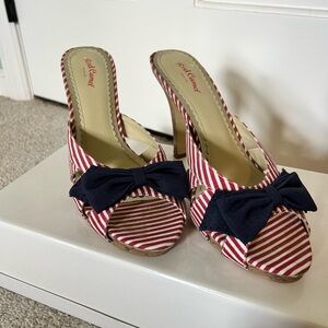 Red Camel Women's Striped Heels with Bow size 9, great condition